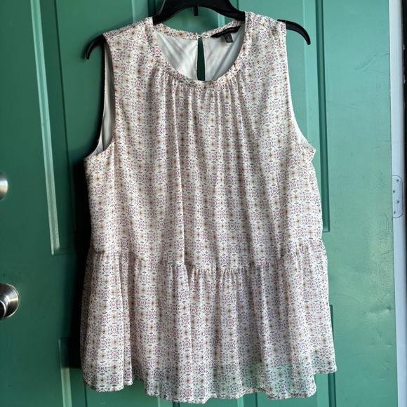 Banana Republic large sleeveless floral top - Picture 2 of 6